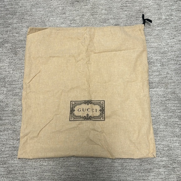 Gucci Medium Tote with Interlocking G - Picture 13 of 14